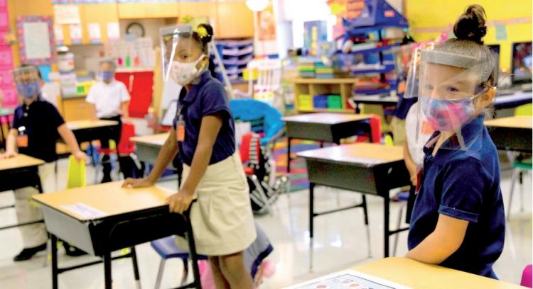 Exigirán a estudiantes estén vacunados contra el Covid