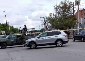 Ladrones toman rehenes durante robo a banco en Cerro Azul, Veracruz