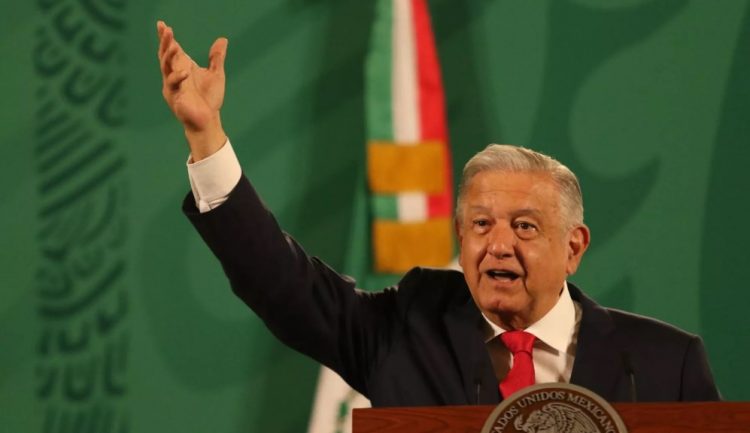 «Se acabó la robadera»: AMLO pide a Oxxo pagar la cuenta completa de la luz