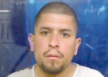 Apresan a hombre por mostrar sus genitales a mujer, en fotos