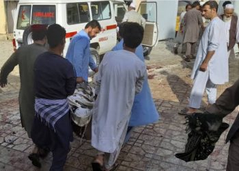 Al menos 100 muertos y decenas de heridos en un ataque suicida en Afganistán