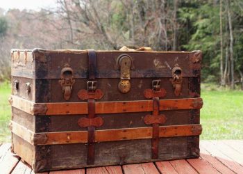 Policías encuentran botín nazi de 3 millones de euros en casa de presunto pedófilo