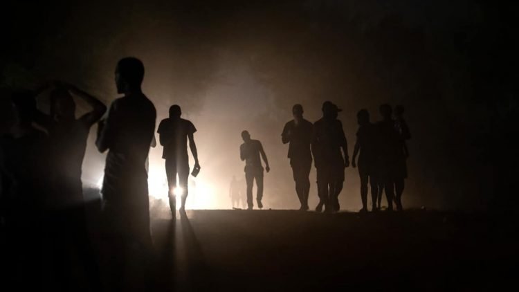 Detención de migrantes alcanza cifra récord en la frontera de México con Estados Unidos