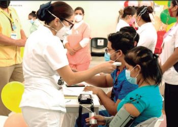 Interpone amparo para vacunar a menor