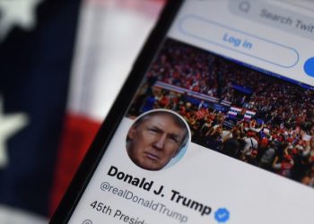 Donald Trump presenta demanda para que se le restablezca la cuenta en Twitter