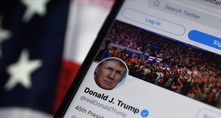 Donald Trump presenta demanda para que se le restablezca la cuenta en Twitter