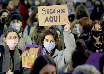 Marchan mujeres por prohibición de abortos