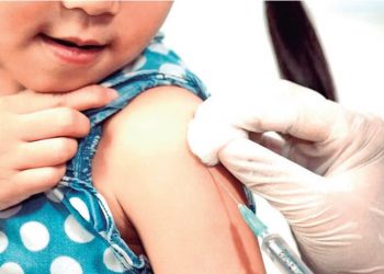 Se amparan 400 niños para recibir vacuna contra Covid