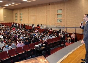 Advierten a estudiantes sobre retos del TikTok