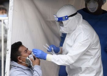 Fallecieron entre 80 mil y 120 mil trabajadores de la salud por covid-19: OMS