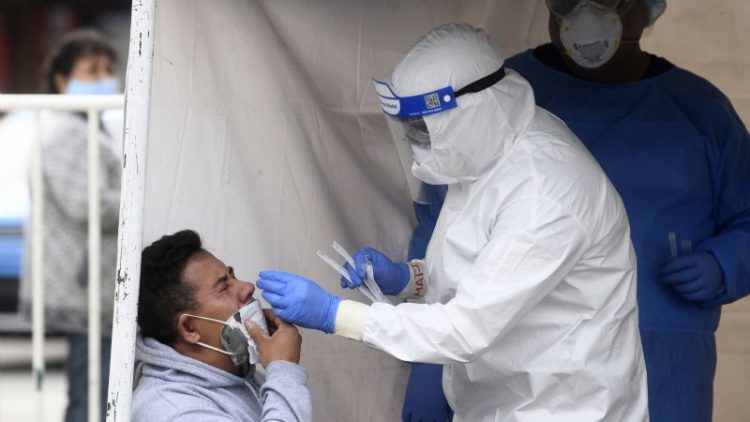 Fallecieron entre 80 mil y 120 mil trabajadores de la salud por covid-19: OMS