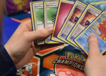 Pide préstamo de apoyo por COVID-19 y lo usa para comprar tarjeta Pokémon