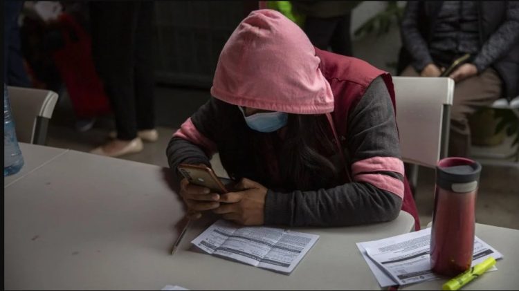 Pedir certificación de vacunación COVID para regresar al trabajo es ilegal: Salud