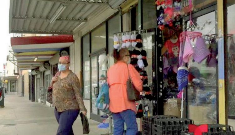 Comercios de Laredo ya esperan la clientela mexicana