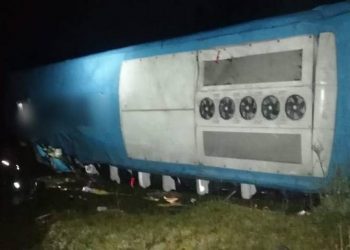 Autobús cae a un abismo y deja 11 muertos y 12 heridos en Ecuador