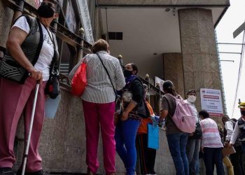 ¡Los cacharon! Cobraban pensiones de adultos mayores ya muertos
