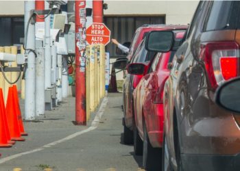 Levantará EU restricciones a cruces no esenciales