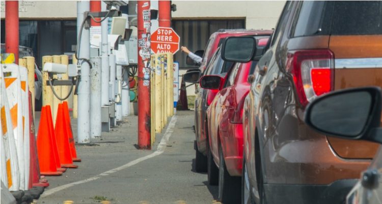 Levantará EU restricciones a cruces no esenciales