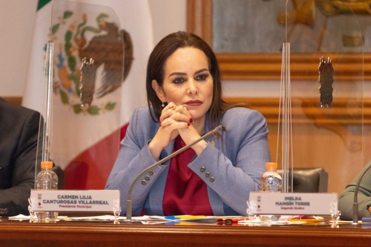 Recibe Municipio flotilla vehicular inservible