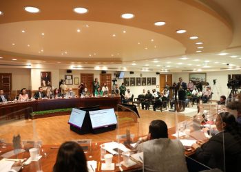 Exhibe tesorero desastre financiero ante cabildo