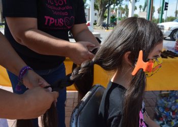 Donan niñas sus trenzas para lucha contra el cáncer