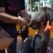 Donan niñas sus trenzas para lucha contra el cáncer