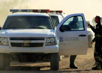 Agente de BP balea a un indocumentado