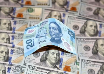 Peso se aprecia 0.76% tras sufrir incertidumbre por Ómicron