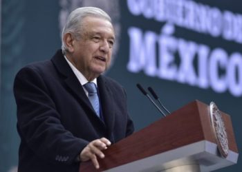 AMLO advierte: Ejército repartirá medicamentos si sigue desabasto