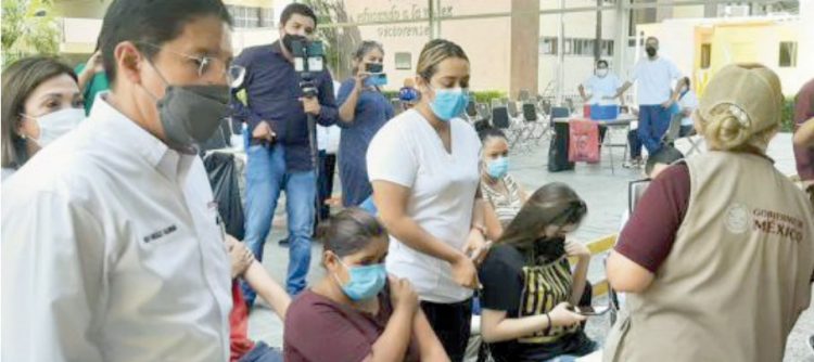 Rodolfo González Valderrama anuncia vacunación anti Covid