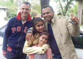 Matrimonio gay adopta a dos hermanas y evita que las separen