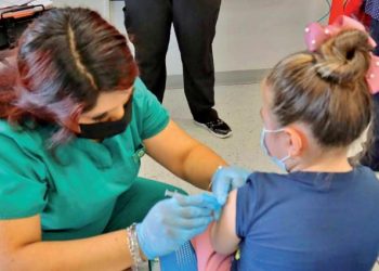 Esperan para Navidad tener vacunada 90% de la población