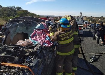 Choque contra tráiler deja tres personas sin vida y cuatro heridos en Jalisco
