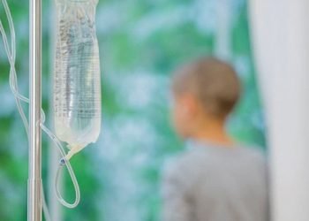 Hombre pidió ayuda para su hijo con leucemia pero usó dinero para comprarse una casa: el menor murió