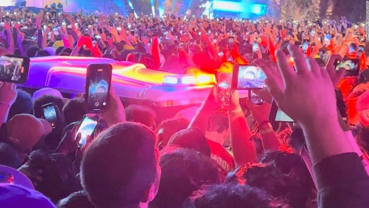 Tragedia en festival Astroworld: al menos 8 muertos en Houston cuando Travis Scott estaba en el escenario
