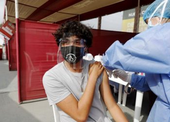 Vacunarán contra el Covid-19 a los adolescentes de 15 a 17 años sin comorbilidades