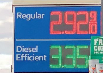 Baja precio del galón de gasolina