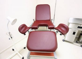 Detienen a ginecólogo que ofrecía sexo como terapia contra el papiloma