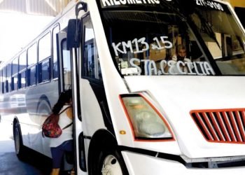 Ciudadanos piden mejor servicio de transporte en los kilómetros