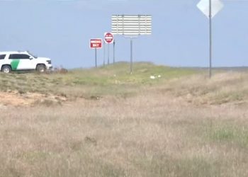 Matan a mujer inmigrante al cruzar la Carretera 83