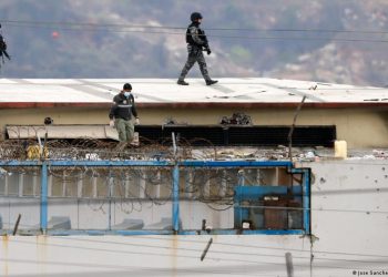 Al menos 51 presos mueren en nuevos enfrentamientos en cárcel de Ecuador