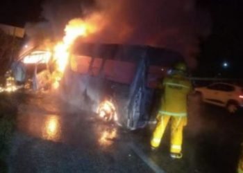 Tragedia en Chiapas: mueren calcinadas 10 personas tras choque de combis