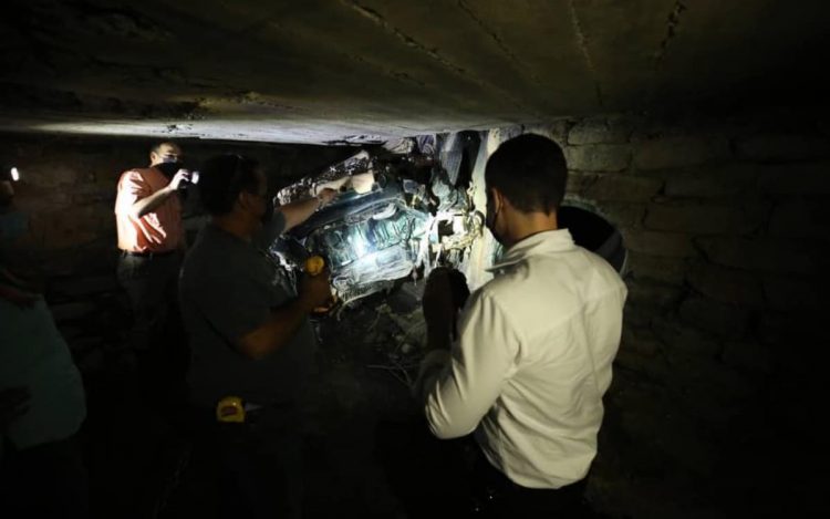 Hallan vocho en drenaje de Monterrey | Video