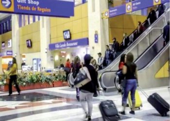 Restricciones por Ómicron están sólo en aeropuertos: CBP