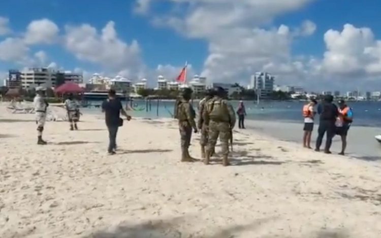 Balacera en Playa Langosta, Cancún: atacantes llegaron en motos acuáticas