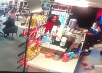 CACHAN A DIPUTADA EN PLENO DESPLANTE: AVENTANDO COSAS Y AGREDIENDO EN CAFETERÍA