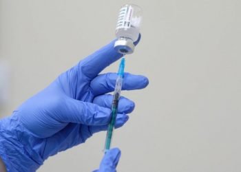 Las vacunas Sinovac y Pfizer no son efectivas contra ómicron, según estudio