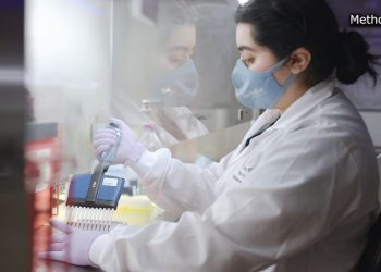 Ómicron ya llegó a Texas; mujer de Houston da positivo