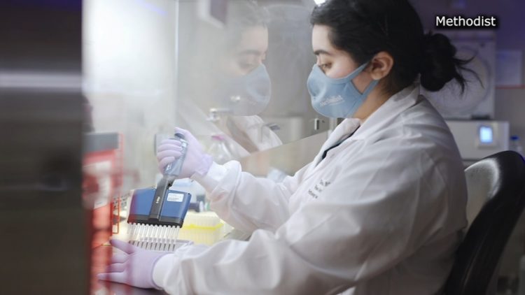 Ómicron ya llegó a Texas; mujer de Houston da positivo