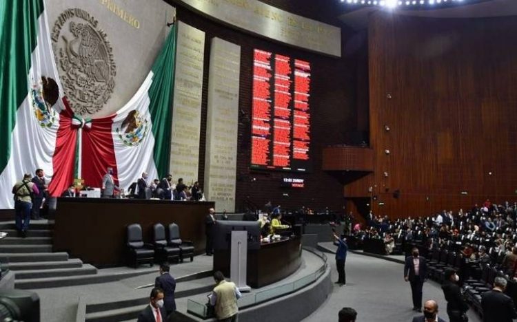 Diputados aprueban prohibir venta de comida chatarra en escuelas